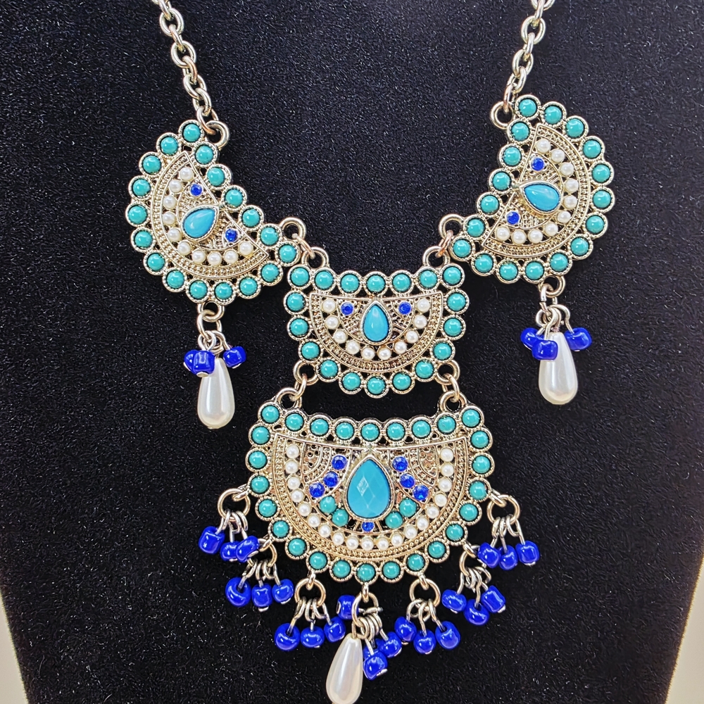 Elegant Turquoise and Blue Beaded Necklace